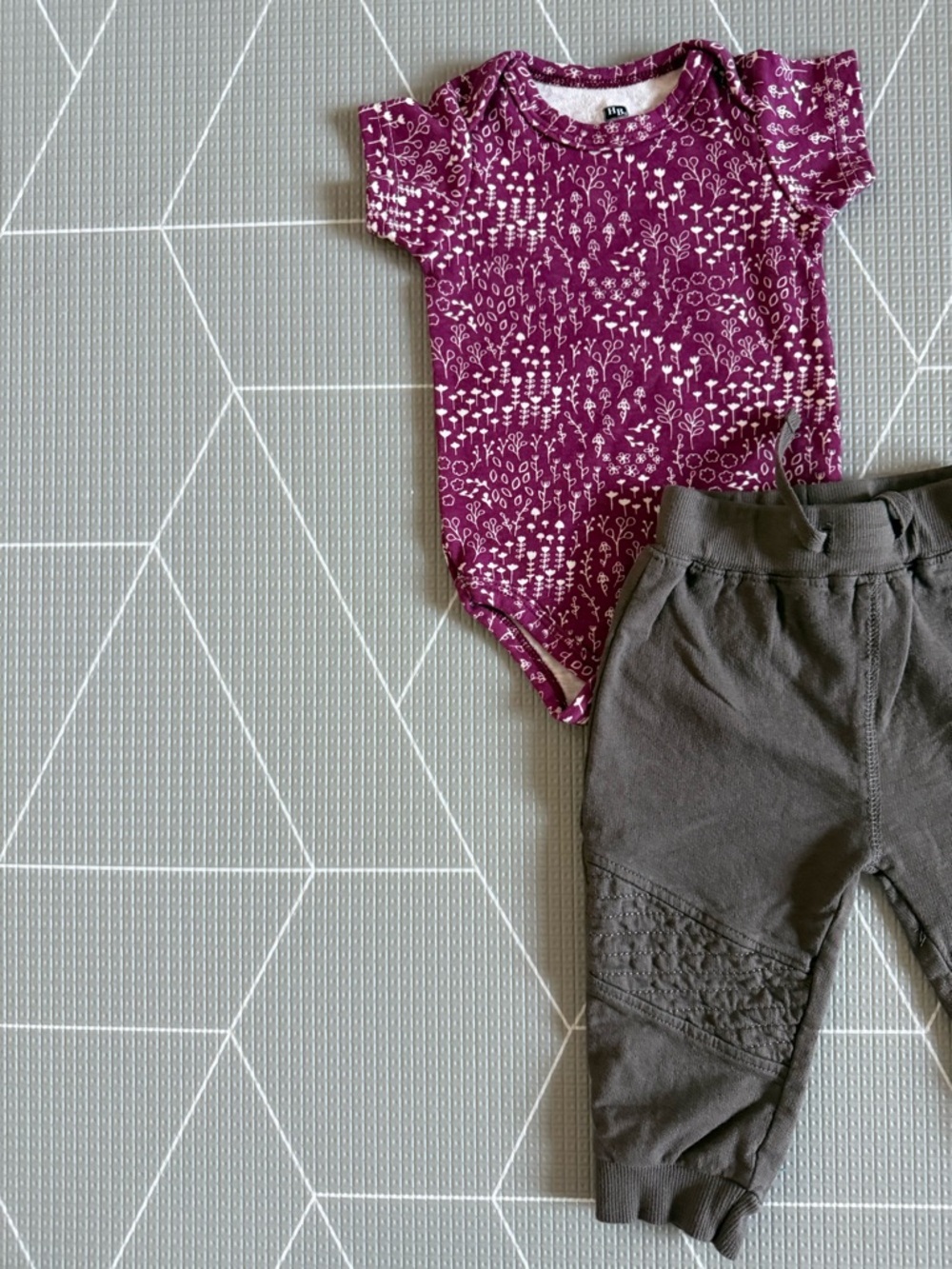 HB|Baby girl set,Purple ditsy Floral short sleeve Bodysuit & brown boho pants•